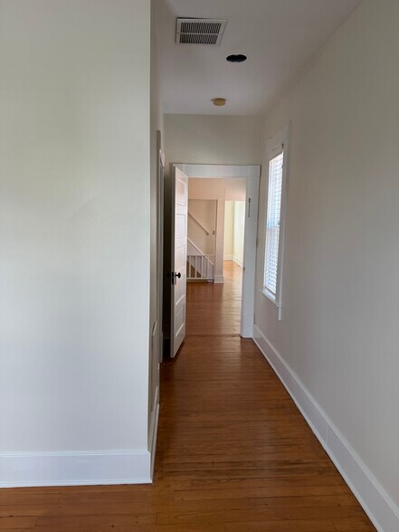 Building Photo - 404 W 1st Ave