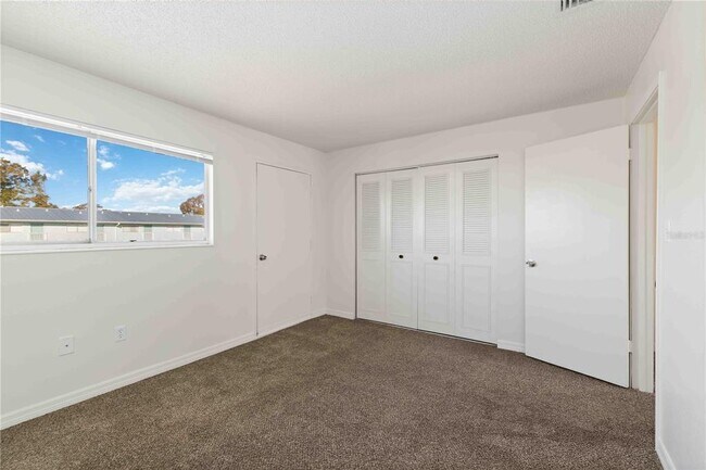 Building Photo - 3569 Bee Ridge Rd