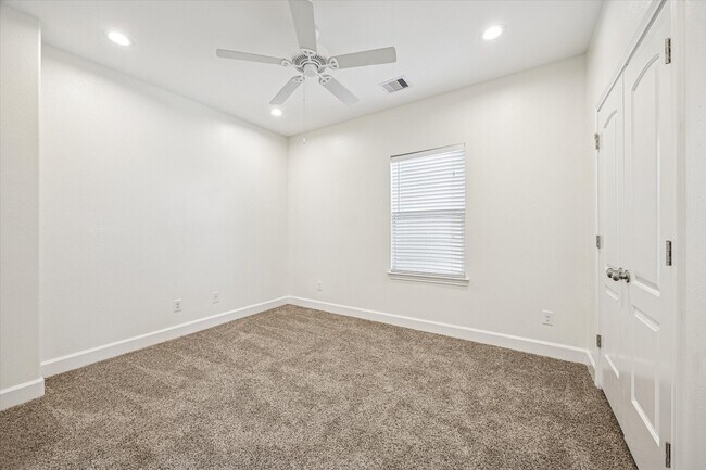 Building Photo - 5402 Jonathan Ln