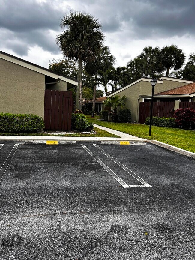 Building Photo - 51 Meadows Dr