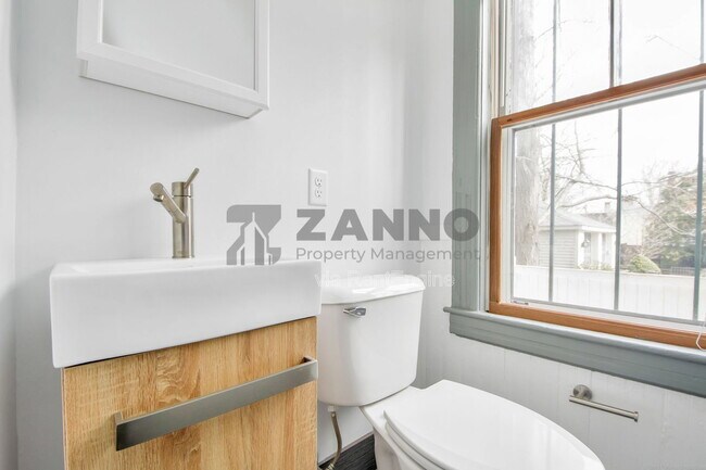 Building Photo - 19 Arnold St