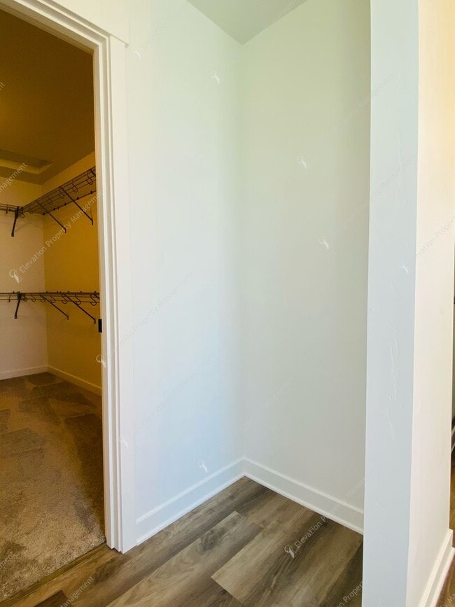 Building Photo - Bright & Spacious SE Bend Retreat with Vau...