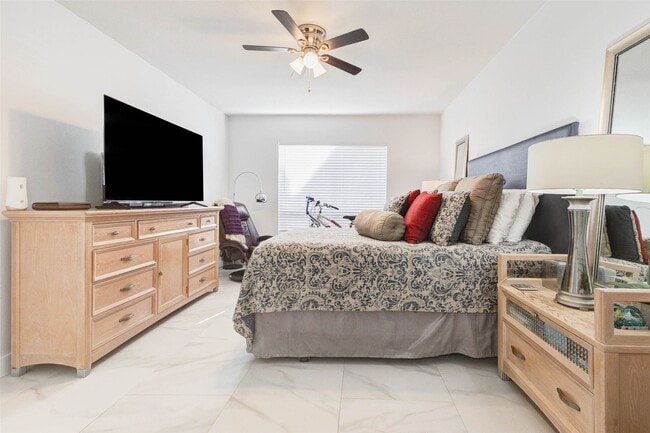 Building Photo - 2234 S Piney Point Rd