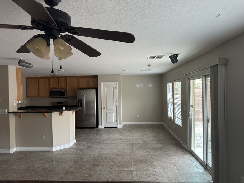 Building Photo - 2312 Cockatiel Dr