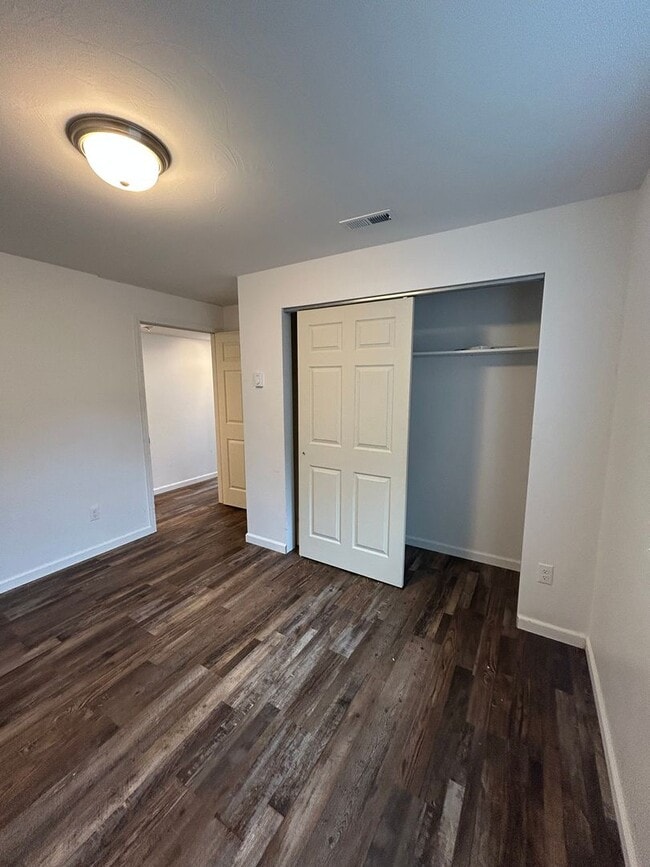 Building Photo - 11 Mullin St