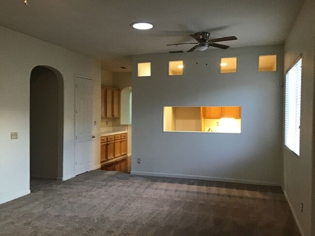 Building Photo - Woodcreek Oaks area home with pool