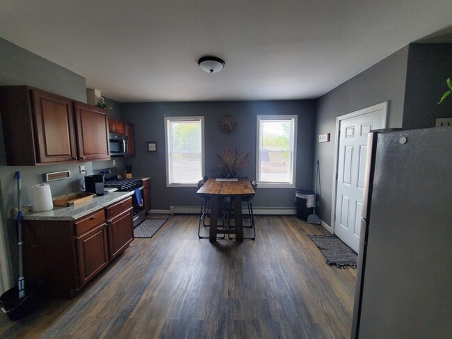 Building Photo - 3 Salmon St