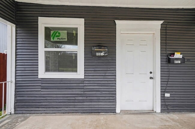 Building Photo - 4805 Belmont Ave