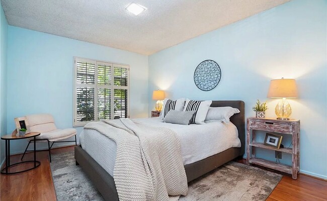 Building Photo - 215 N Kenwood St