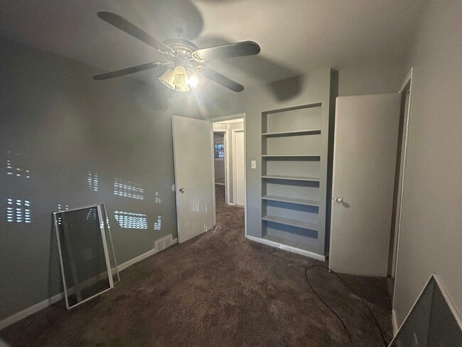 Building Photo - 9961 Vaughan St