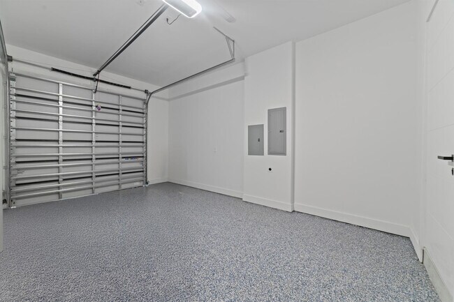 Building Photo - 1314 NE 13th Ave