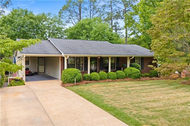Building Photo - Charming Northside Opelika Home w/ Basement