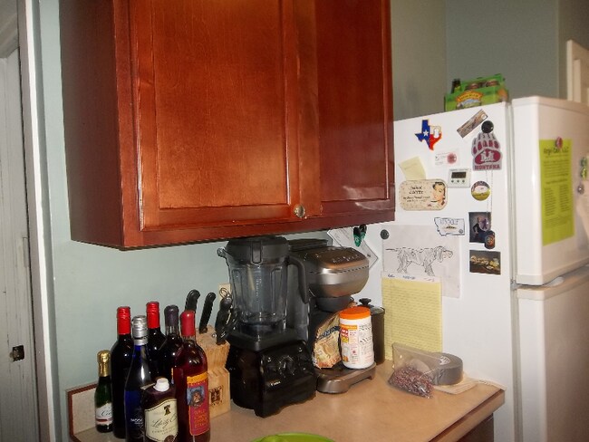 Building Photo - 212 7th St