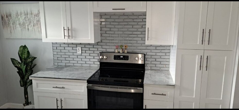 Building Photo - 14588 Canalview Dr