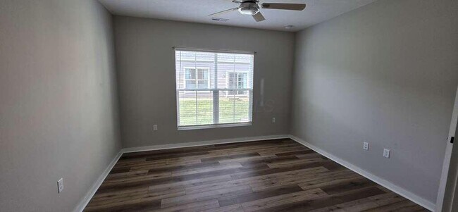 Building Photo - 566 Rochdale Run