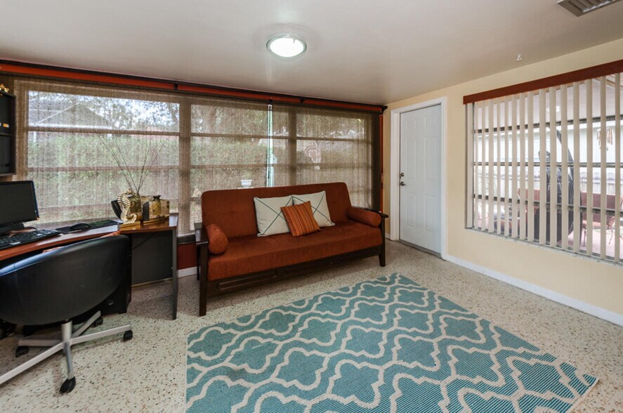 Building Photo - 245 Bel Forest Dr