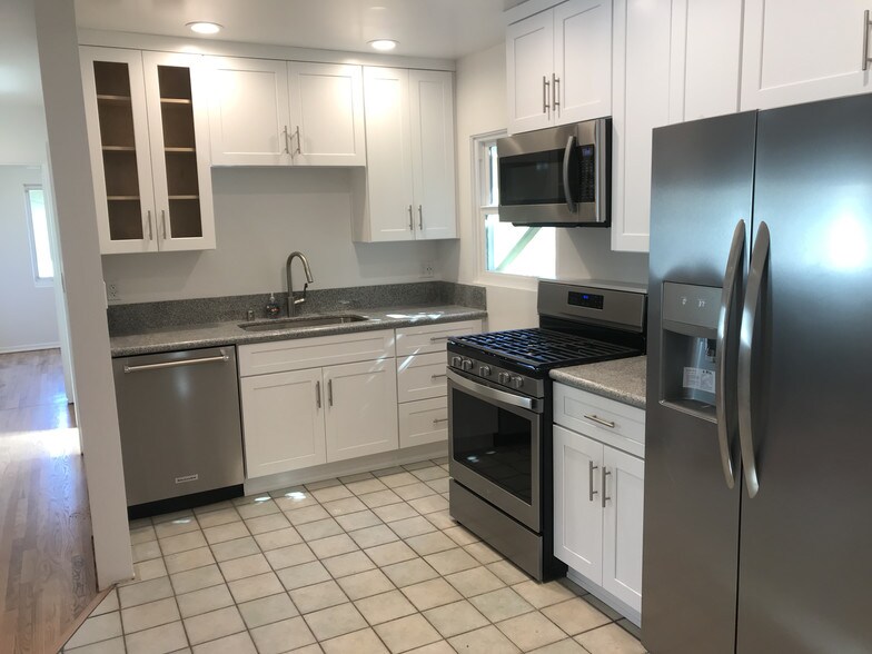 kitchen - 2010 Virginia Ave