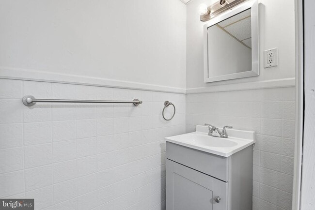 Building Photo - 182 Cherrydell Rd