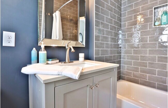 Building Photo - 4379 Strand Dr