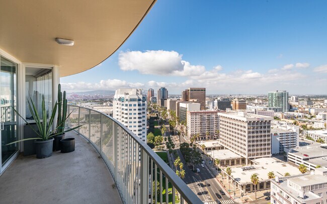 Building Photo - 700 E Ocean Blvd