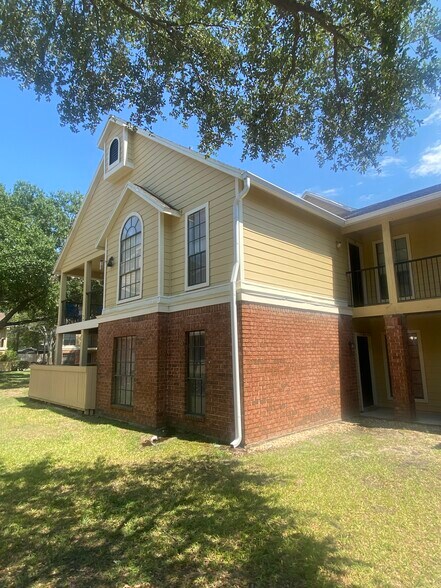 Primary Photo - 8724 Mallard Reserve Dr