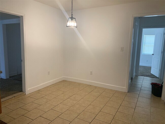 Building Photo - 10430 Wicklowe St