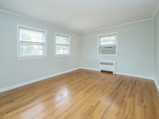 Building Photo - 65 Beechwood Dr