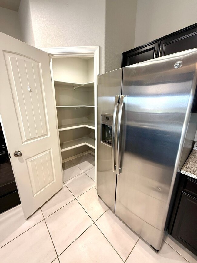 Building Photo - Stylish 3BR Home in Cerbat Vistas | Split Floor Plan, Covered Patio & 2-Car Garage!