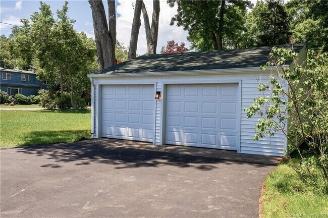 Building Photo - 37 Bassett Ln