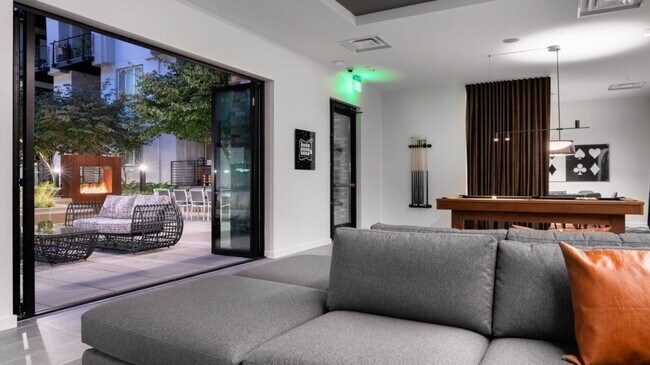 Building Photo - 1202 N 10th Pl