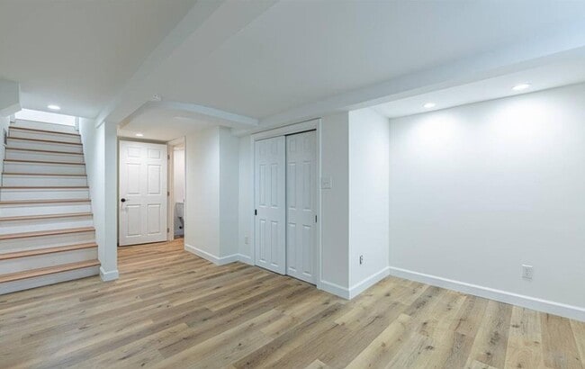 Building Photo - *MOVE IN SPECIAL* Beautifully remodeled 3-...