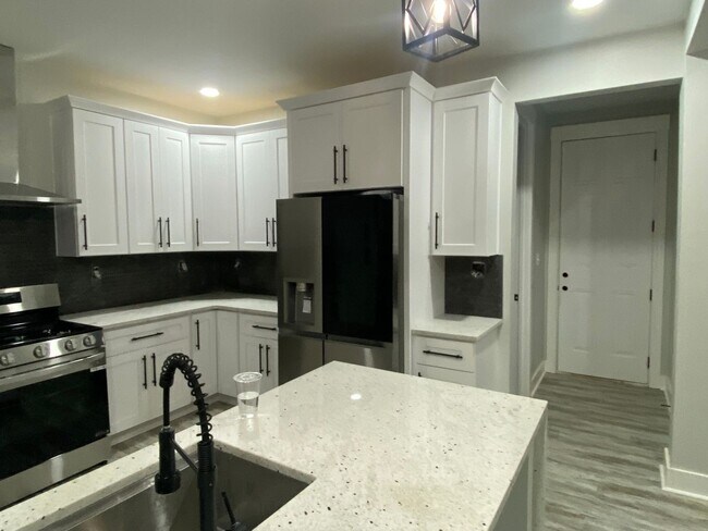 Building Photo - Spacious 5BR House in Easley