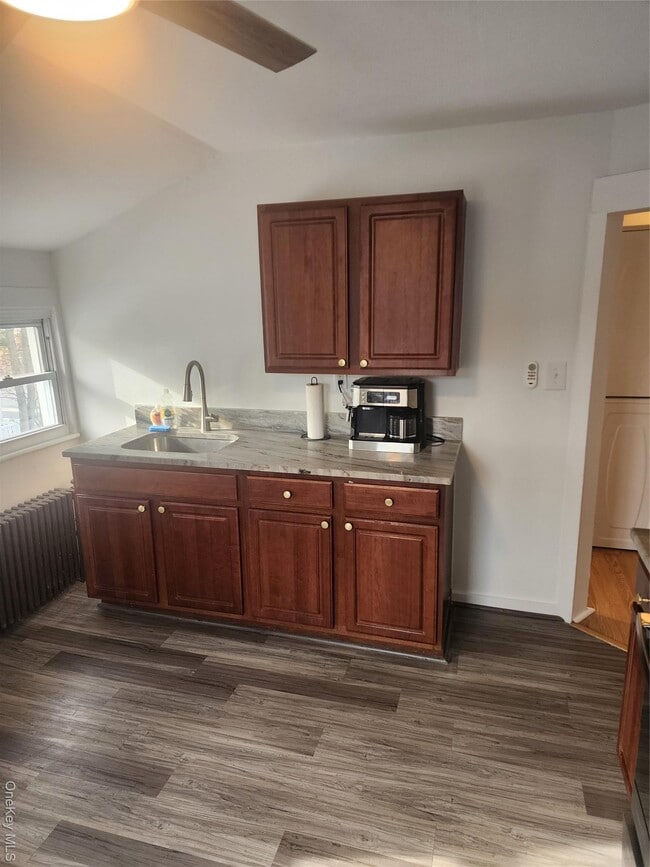 Building Photo - 20 S Elm St