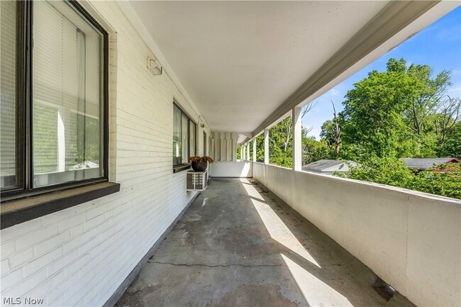 Building Photo - 2537 Noble Rd