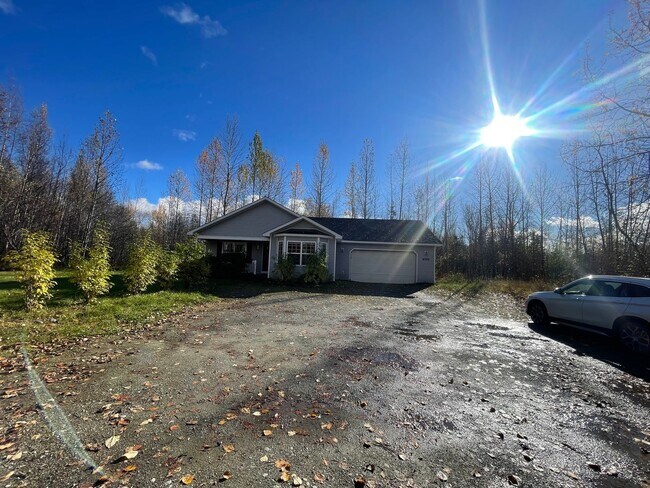 Building Photo - Ranch style 3bedroom/2 bathroom with an Ov...