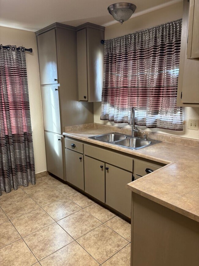 Building Photo - 3 B/R 2 BA Single Family Home in Live Oak AVAILABLE NOW!!