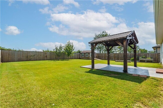 Building Photo - 241 Williams ct