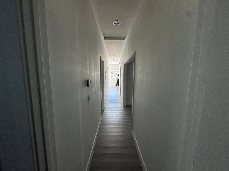 Building Photo - 3291 Del Rey Dr