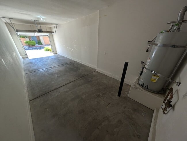 Building Photo - 820 Titan Peak Pl