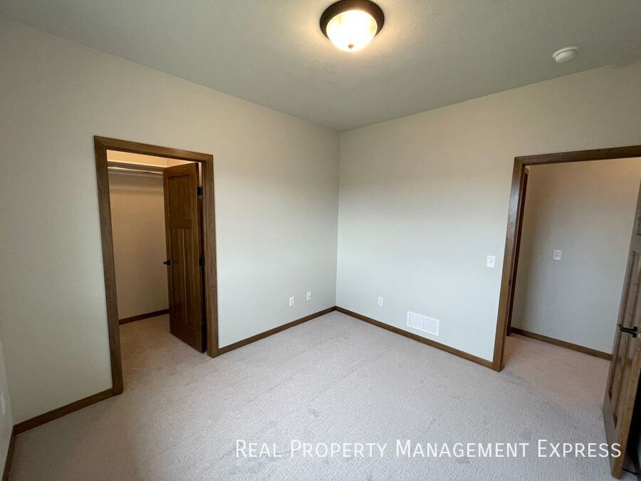 Building Photo - BRAND NEW 4 BED 3 BATH TWIN HOME