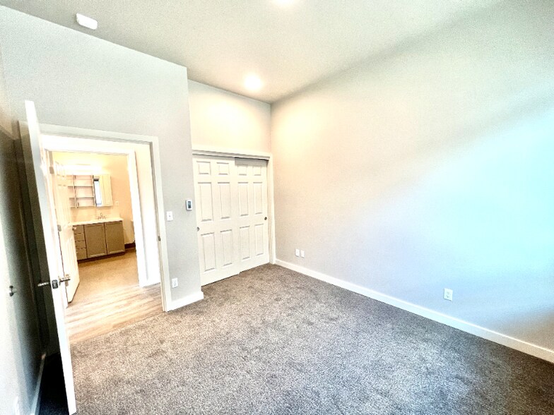 Building Photo - 2330 Yakima Ct