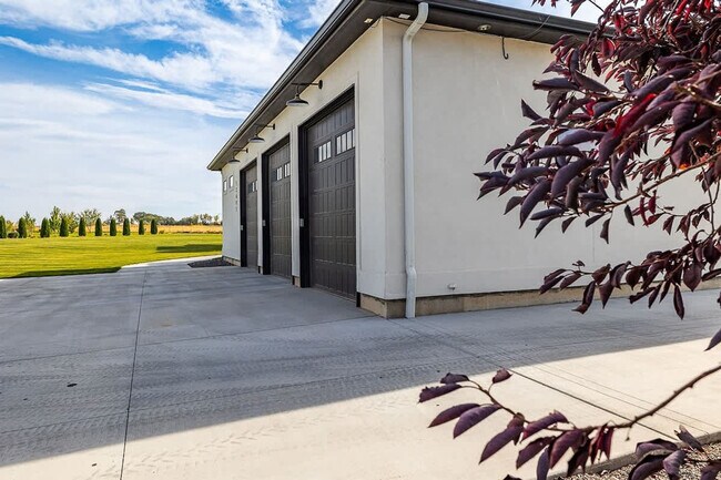Building Photo - 12401 Rivendell Ct