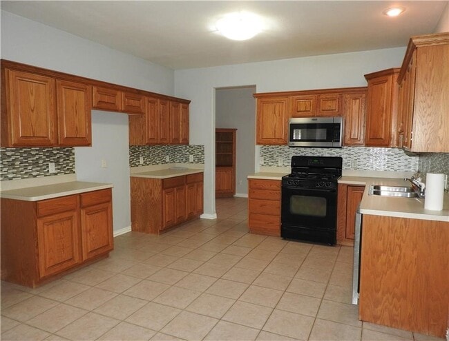 Building Photo - 2204 W Sunset Dr