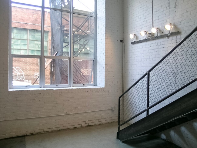 Building Photo - LUNA Lofts