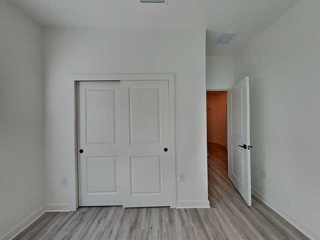 Building Photo - 1284 Navigator Rd