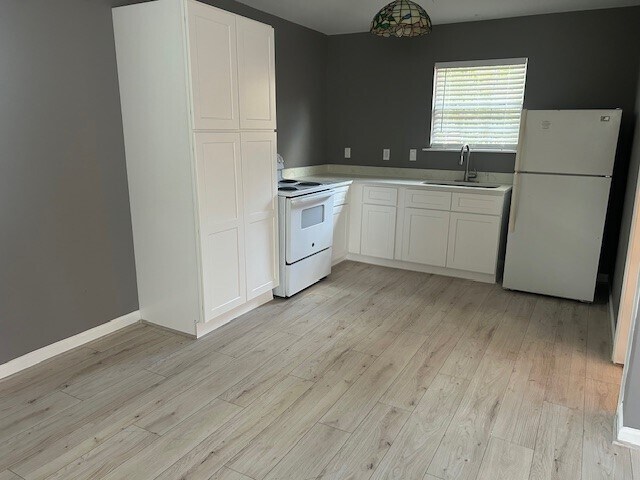 Building Photo - 3923 Cypress Lake Dr