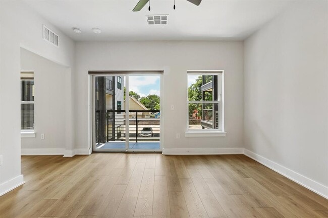 Building Photo - 3101 Govalle Ave