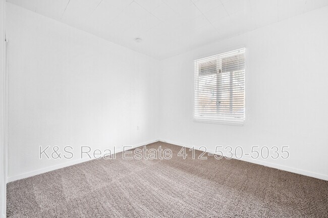 Building Photo - 2410 Collins St