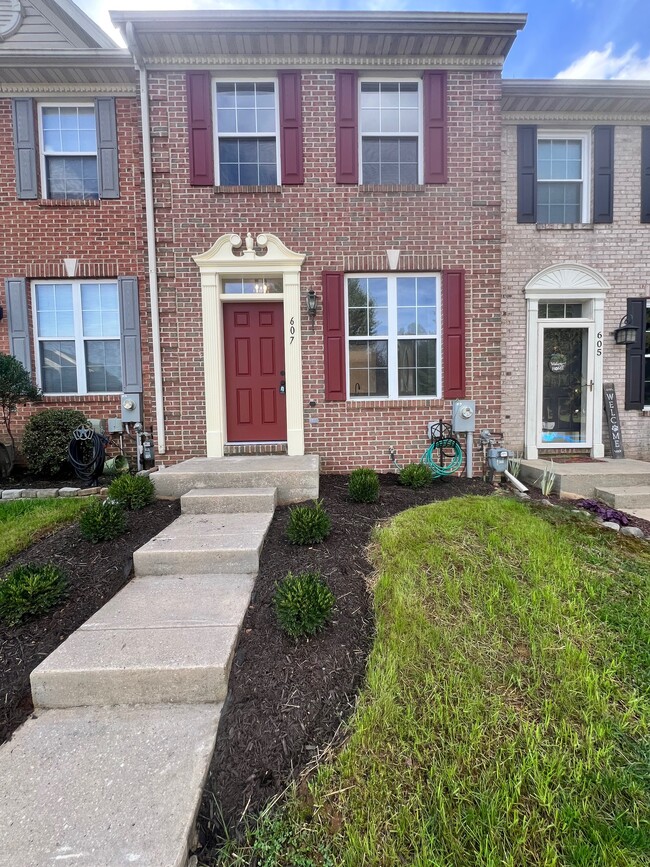 Building Photo - 607 Emmy Dee Dr