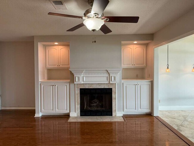 Building Photo - 806 Regatta Cir